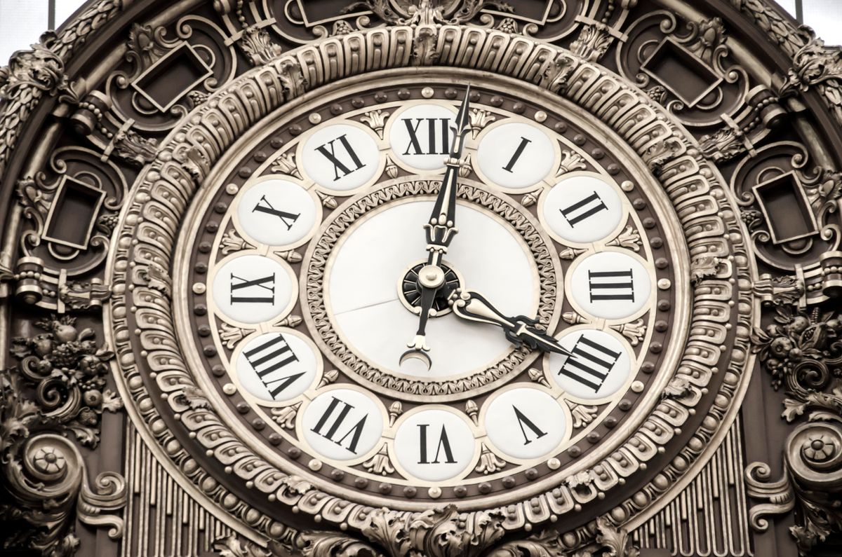Cadran d'horloge à chiffres romains, horlogerie d'édifice